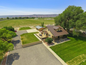 Fruita Farmhouse Private Home W- Pool Table!